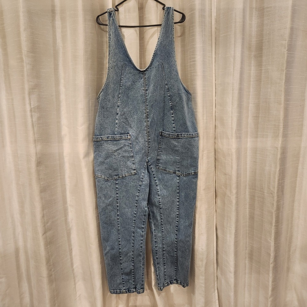 Women's Better Be Baggy Fit Denim Overalls Size‎ Med And Medium Wash Scoop Front